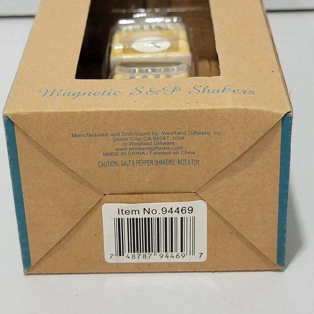 Westland Giftware Mwah! Big Ben London Magnetic Salt and Pepper Shakers NEW